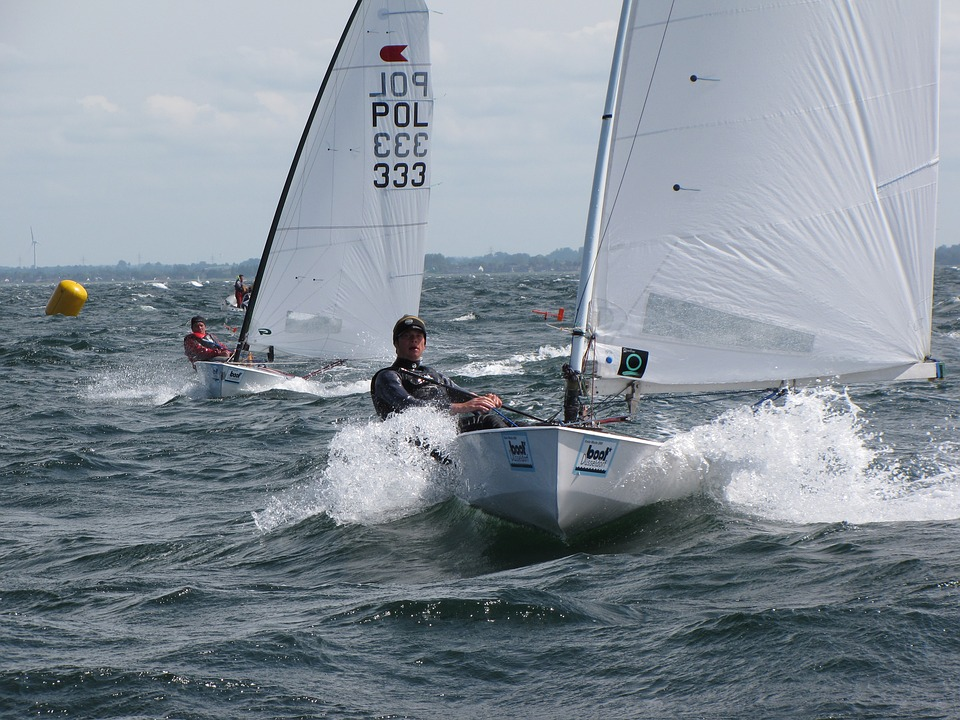 RYA dinghy sailing students racing.