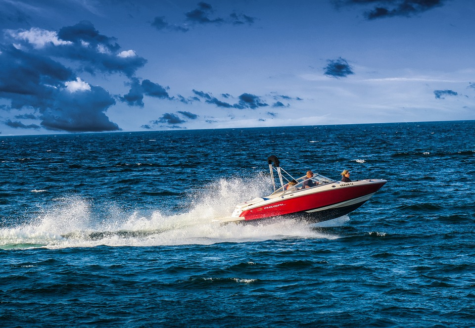 Newly qualified RYA powerboat students.