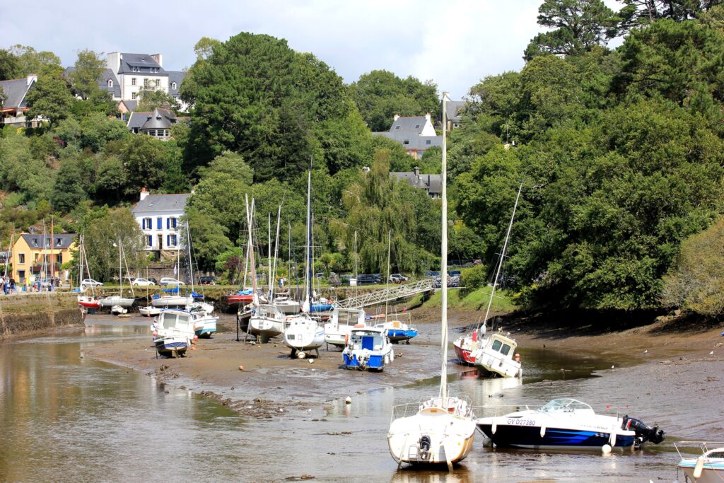 These boats would require you to wade out in knee deep mud to see.